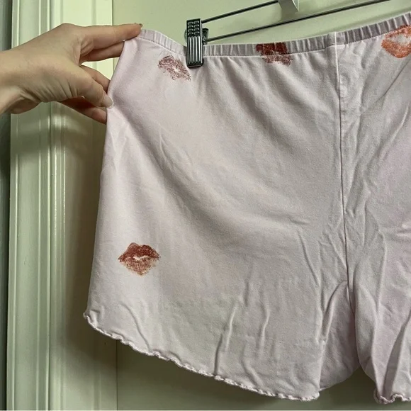 Skims Valentine’s Day Lipstick Sleep Shorts XL - Picture 9 of 12